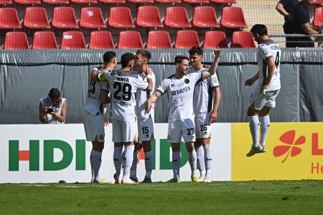 23.05.2026, xpsx, Fußball Finale Hessenpokal, SG Barockstadt Fulda-Lehnerz - SV Wehen Wiesbaden v.l. Torjubel nach dem Tor zum celebrating the goal celebrate 0:1 durch Justin Janitzek (SV Wehen Wiesbaden) Moritz Flotho (SV Wehen Wiesbaden) (DFL DFB REGULATIONS PROHIBIT ANY USE OF PHOTOGRAPHS as IMAGE SEQUENCES and or QUASI-VIDEO) Offenbach