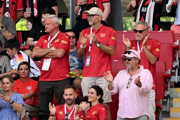 23.05.2026, xpsx, Fußball Finale Hessenpokal, SG Barockstadt Fulda-Lehnerz - SV Wehen Wiesbaden v.l. Stefan Blöcher, Markus Hankammer und Vize-Präsident Jürgen Fladung (SV Wehen Wiesbaden) (DFL DFB REGULATIONS PROHIBIT ANY USE OF PHOTOGRAPHS as IMAGE SEQUENCES and or QUASI-VIDEO) Offenbach