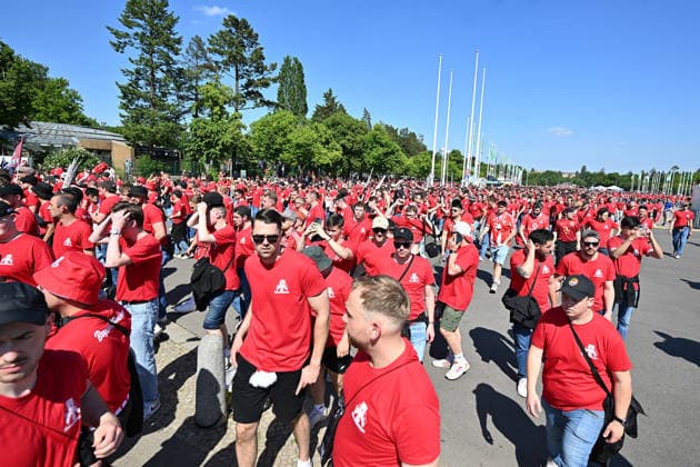 23.05.2026, xsltx, Fussball DFB Pokal Finale, FC Bayern München - VfB Stuttgart v.l. Bayern Muenchen München, Fans, Stimmung, Schals, Emotionen, Zuschauer, Besucher, Ultras, Schickeria (DFL DFB REGULATIONS PROHIBIT ANY USE OF PHOTOGRAPHS as IMAGE SEQUENCES and or QUASI-VIDEO) Berlin