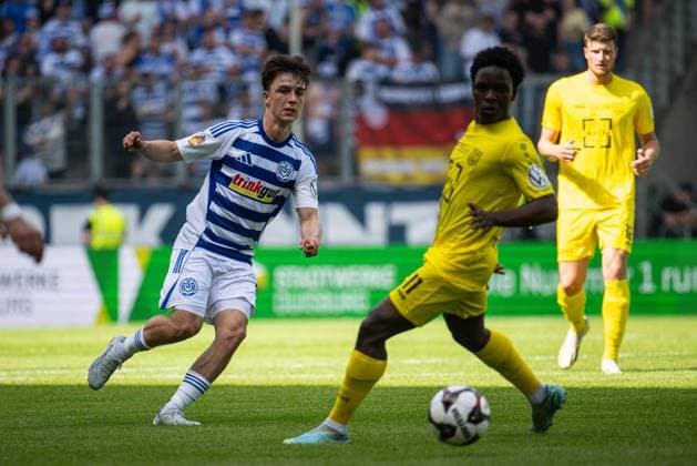 Niederrheinpokalfinale MSV Duisburg - SC St.Tönis ** NUR FÜR REDAKTIONELLE ZWECKE ** EDITORIAL USE ONLY **<p>Fußball Niederrheinpokalfinale MSV Duisburg - SC St.Tönis am 23.05.26 in der Schauinsland-Reisen Arena in Duisburg Jan-Simon Symalla ( Duisburg ) Duisburg Copyright: JakobxKlos