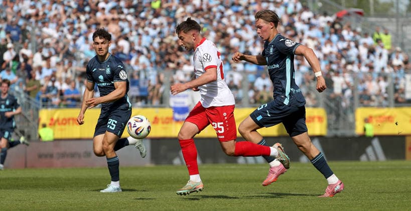 23.05.2026, xfsx, Herren, Fussball, Saison 2025 2026, BFV Verbandspokal, Finale: FC Wuerzburger Kickers - TSV 1860 Muenchen v.li.: Sean Dulic (TSV 1860 Muenchen), Dominik Meisel (FC Wuerzburger Kickers), Xaver Kiefersauer (TSV 1860 Muenchen) Wuerzburg AKON ARENA Bayern Deutschland