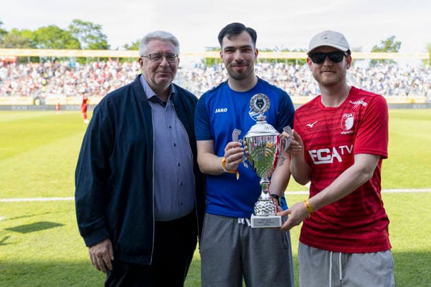 v.l.n.r.: e-Pokal Sieger im Finale des Bayerischen Toto-Pokals zwischen dem FC Würzburger Kickers und dem TSV 1860 München im Stadion am Dallenberg, Würzburg, Deutschland, am 23. Mai 2026. Copyright: HMBxMedia xHeikoxBecker