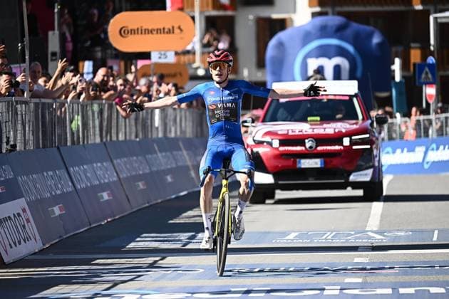 May 23, 2026, Pila, ITALY: Danish rider Jonas Vingegaard Hansen .of Team Visma Lease A Bike wearing the best climber s blue jersey, celebrate after cross the finish line and win the 14th stage of the 109 Giro d Italia 2026, over 133 km from Aosta to Pila, Italy, 23 May 2026. ANSA LUCA ZENNARO. Giro D Italia Cycling Tour - Stage 14  - ZUMAa110 20260523_zaf_a110_013 Copyright: xLucaxZennarox
