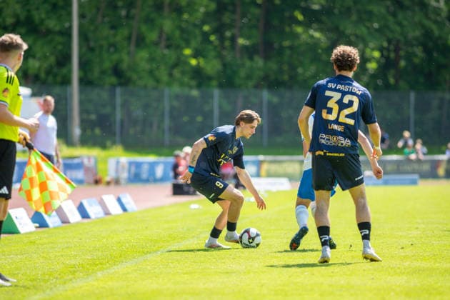 Tim Fürstenau (SVP) am Ball GER, Fussball, Landespokal, Lüpzer Pils Cup, Finale, SV Pastow - FC Hansa Rostock