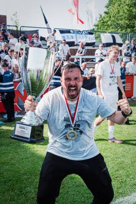 Niedersachsen-Pokal: TuS Bersenbrück vs. Lüneburger SK, 23.05.2026 Tarek Gibbah (Trainer Lüneburger SK Hansa) JUBEL beim Lüneburger SK, Gewinner des Niedersachsen-Pokals: TuS Bersenbrück vs. Lüneburger SK am 23.05.2026 im August-Wenzel-Stadion, Barsinghausen Copyright: xBEAUTIFULxSPORTS Tonhäuserx