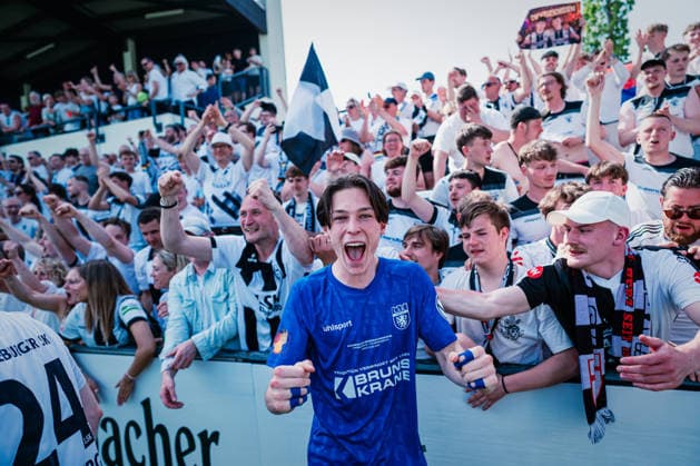 Niedersachsen-Pokal: TuS Bersenbrück vs. Lüneburger SK, 23.05.2026 Bennet Alexander Rotetzki (Lüneburger SK Hansa, 26) JUBEL beim Lüneburger SK, Gewinner des Niedersachsen-Pokals: TuS Bersenbrück vs. Lüneburger SK am 23.05.2026 im August-Wenzel-Stadion, Barsinghausen Copyright: xBEAUTIFULxSPORTS Tonhäuserx