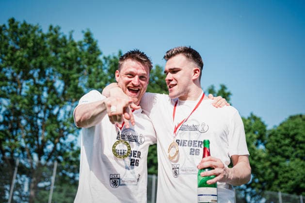 Niedersachsen-Pokal: TuS Bersenbrück vs. Lüneburger SK, 23.05.2026 Bo Weishaupt (Lüneburger SK Hansa, 80), Malte Meyer (Lüneburger SK Hansa, 17) JUBEL beim Lüneburger SK, Gewinner des Niedersachsen-Pokals: TuS Bersenbrück vs. Lüneburger SK am 23.05.2026 im August-Wenzel-Stadion, Barsinghausen Copyright: xBEAUTIFULxSPORTS Tonhäuserx