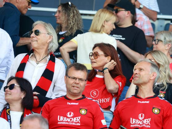23.05.26 wfv-Pokal Finale 2026 Stuttgarter Kickers - SG Sonnenhof Großaspach Deutschland, Stuttgart, 23.05.2026, Fussball, Saison 2025 2026, Finaltag der Amateure, DB Regio-wfv-Pokal Finale 2026, Stuttgarter Kickers - SG Sonnenhof Großaspach: Uli Ferber mit Frau Andrea Berg.