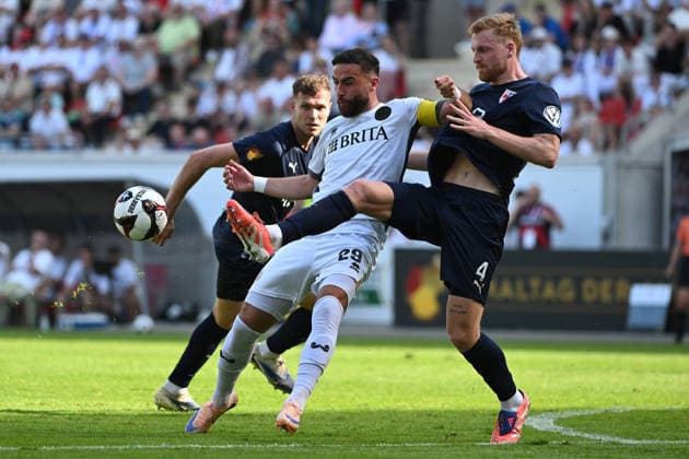 23.05.2026, xpsx, Fußball Finale Hessenpokal, SG Barockstadt Fulda-Lehnerz - SV Wehen Wiesbaden v.l. Fatih Kaya (SV Wehen Wiesbaden) Milian Habermehl (SG Barockstadt Fulda-Lehnerz) Zweikampf, Aktion, action, battle for the ball (DFL DFB REGULATIONS PROHIBIT ANY USE OF PHOTOGRAPHS as IMAGE SEQUENCES and or QUASI-VIDEO) Offenbach