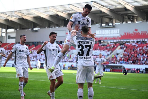 23.05.2026, xpsx, Fußball Finale Hessenpokal, SG Barockstadt Fulda-Lehnerz - SV Wehen Wiesbaden v.l. Torjubel nach dem Tor zum celebrating the goal celebrate 1:2 durch Lukas Schleimer (SV Wehen Wiesbaden) (DFL DFB REGULATIONS PROHIBIT ANY USE OF PHOTOGRAPHS as IMAGE SEQUENCES and or QUASI-VIDEO) Offenbach