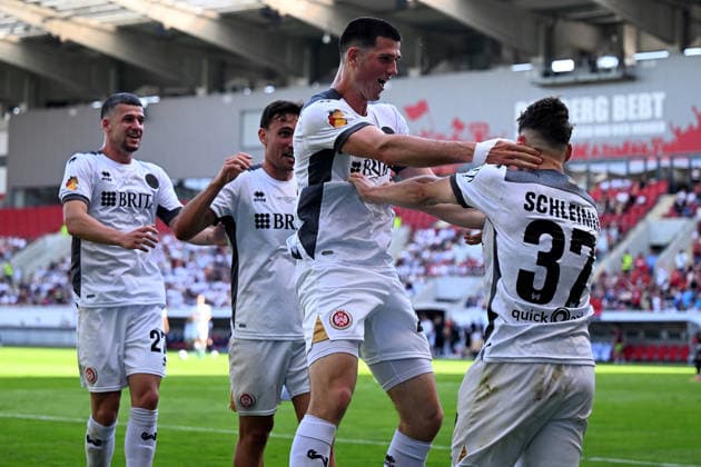 23.05.2026, xpsx, Fußball Finale Hessenpokal, SG Barockstadt Fulda-Lehnerz - SV Wehen Wiesbaden v.l. Torjubel nach dem Tor zum celebrating the goal celebrate 1:2 durch Lukas Schleimer (SV Wehen Wiesbaden) (DFL DFB REGULATIONS PROHIBIT ANY USE OF PHOTOGRAPHS as IMAGE SEQUENCES and or QUASI-VIDEO) Offenbach