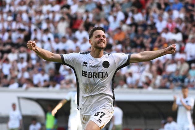 23.05.2026, xpsx, Fußball Finale Hessenpokal, SG Barockstadt Fulda-Lehnerz - SV Wehen Wiesbaden v.l. Torjubel nach dem Tor zum celebrating the goal celebrate 1:2 durch Lukas Schleimer (SV Wehen Wiesbaden) (DFL DFB REGULATIONS PROHIBIT ANY USE OF PHOTOGRAPHS as IMAGE SEQUENCES and or QUASI-VIDEO) Offenbach