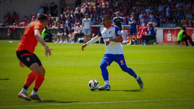 Fußball, Herren, Saison 2025 2026, Landespokal Brandenburg, Finale, Finaltag der Amateure, FC Energie Cottbus vs. VfB 1921 Krieschow, Samstag 23.05.2026, LEAG Energie Stadion Cottbus, Im Bild: Mladen Cvjetinovic (l. Energie) und Miguel Pereira Rodrigues (r. Krieschow) Brandenburg Deutschland