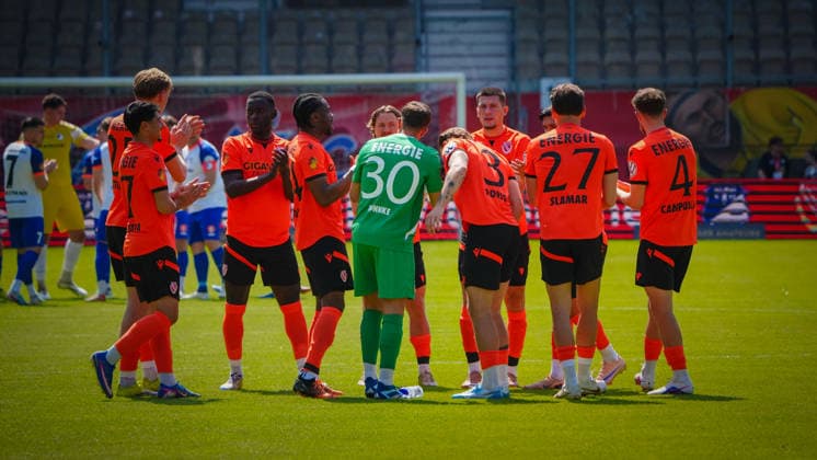 Fußball, Herren, Saison 2025 2026, Landespokal Brandenburg, Finale, Finaltag der Amateure, FC Energie Cottbus vs. VfB 1921 Krieschow, Samstag 23.05.2026, LEAG Energie Stadion Cottbus, Im Bild: Der Mannschaftskreis des FC Energie Cottbus Brandenburg Deutschland