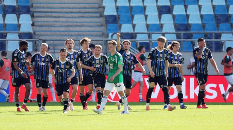 23.05.2026, xrekx, Fussball Landespokal Saarland Finale, 1.FC Saarbrücken - FC 08 Homburg v.l. Torjubel nach dem Tor zum celebrating the goal celebrate 2:1 durch Amine NaÃ¯fi (1.FC Saarbruecken) Tim Steinmetz (FC 08 Homburg) enttaeuscht, enttäuscht, schaut enttaeuscht, niedergeschlagen, disappointed (DFL DFB REGULATIONS PROHIBIT ANY USE OF PHOTOGRAPHS as IMAGE SEQUENCES and or QUASI-VIDEO) Saarbrücken