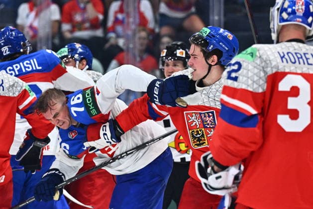 L-R Martin Pospisil (SVK) fighting with Jaroslav Chmelar (CZE) during the group B match of the World Ice hockey, Eishockey Championship, Slovakia - Czech Republic, Fribourg, Switzerland, on May 23, 2026. (CTKxPhoto RadekxPetrasek) CTKPhotoP2026052305070  CTKPhotoP2026052305070