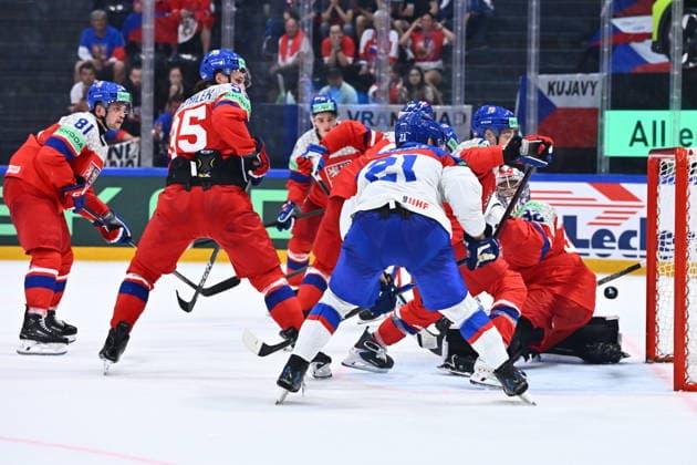 Goalkeeper Josef Korenar receives the second goal during the group B match of the World Ice hockey, Eishockey Championship, Slovakia - Czech Republic, Fribourg, Switzerland, on May 23, 2026. (CTKxPhoto RadekxPetrasek) CTKPhotoP2026052305143  CTKPhotoP2026052305143