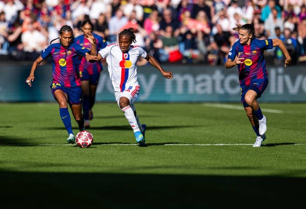 260523 Esmee Brugts of Barcelona and Melchie Dumornay of Lyon during the UEFA Women s Champions League final football match between Barcelona and Lyon on May 23, 2026 in Oslo. Photo: Vegard Grott BILDBYRAN kod VG VG0925 bbeng football fotball fotboll soccer champions league finale final final 2026 mesterligaen dam fcb barcelona lyon ol lyonnes Copyright: VEGARDxGRoTT BB260523VG012