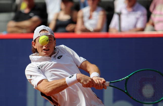 Bitpanda Hamburg Open, ATP, Tennis Herren 500: Ignacio Buse aus Peru im Endspiel im Stadion am Hamburger Rothenbaum.
