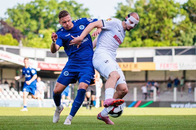 (L-R) Jonathan Riemer (SF Lotte, 39), Alem Japaur (SC Verl, 13) im Zweikampf GER, SC Verl vs. SF Lotte, Fussball, Westfalenpokal, Finale, Spielzeit 2025 2026, 23.05.2026 DFL Regulations prohibit any use of photographers as image sequences and or quasi-video. GER, SC Verl vs. SF Lotte, Fussball, Westfalenpokal, Finale, Spielzeit 2025 2026, 23.05.2026 Verl Copyright: xEibner-Pressefoto JanxRollingerx EP_JSK