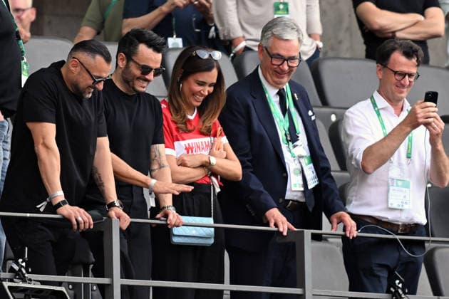 23.05.2026, xsltx, Fussball DFB Pokal Finale, FC Bayern München - VfB Stuttgart v.l. Giovanni Zarrella mit seiner Frau Jana Ina und Praesident Präsident Dietmar Allgaier (VfB Stuttgart) (DFL DFB REGULATIONS PROHIBIT ANY USE OF PHOTOGRAPHS as IMAGE SEQUENCES and or QUASI-VIDEO) Berlin