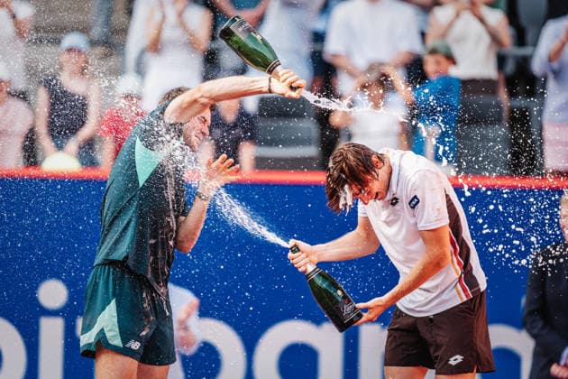 Sport Bilder des Tages Tennis Männer bitpanda Hamburg Open ATP, Tennis Herren 500 Finale Ignacio Buse (PER) vs. Tommy Paul (USA) 23.05.2026 Sektdusche v.l. Tommy Paul und Ignacio Buse Hamburg Tennisstadion am Rothenbaum Hamburg Deutschland *** Tennis Men bitpanda Hamburg Open ATP 500 Final Ignacio Buse PER vs Tommy Paul USA 23 05 2026 Champagne shower v l Tommy Paul and Ignacio Buse Hamburg Tennisstadion am Rothenbaum Hamburg Germany
