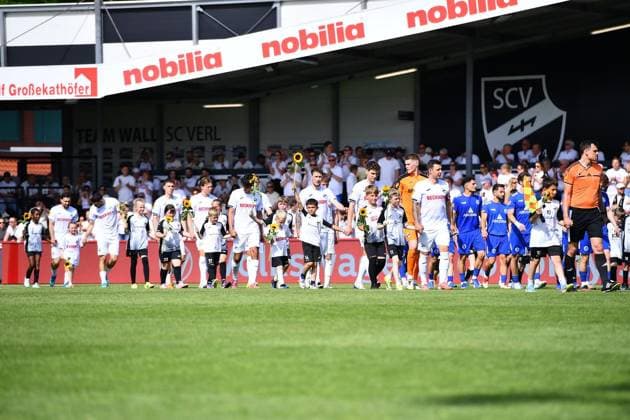 SC Verl - SF Lotte ** NUR FÜR REDAKTIONELLE ZWECKE ** EDITORIAL USE ONLY **<p>Fußball Krombacher Westfalenpokal Finale SC Verl - SF Lotte am 23.05.2026 in der Sportclub Arena in Verl Die Mannschaften betreten das Spielfeld Deutschland Nordrhein Westfalen Verl Copyright: ThorstenxTillmann