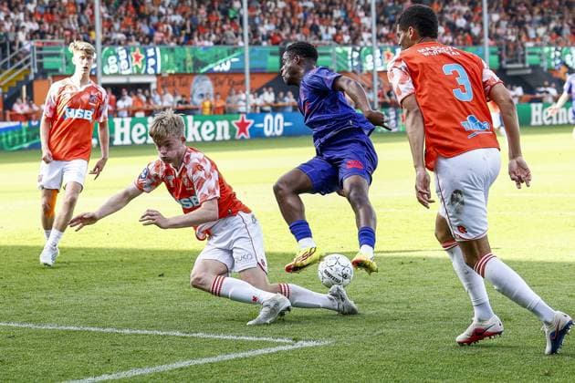 VOLENDAM , 23-05-2026 , Kras Stadium , season 2025 - 2026 , Dutch Keuken Kampioen Divisie football , second leg of the Keuken Kampioen Play-Offs final , match between FC Volendam and Willem II , picture shows FC Volendam player Nick Verschuren and Willem II player Armin Culum Volendam - Willem II (play off)  x203909648x Copyright: