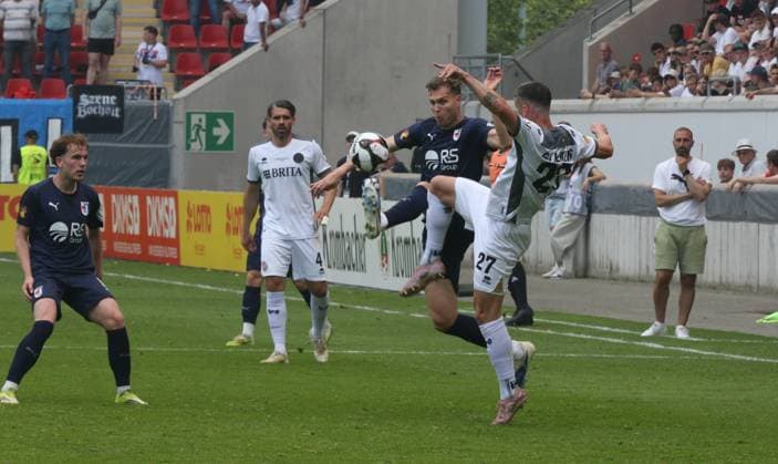 23.05.2026 xmgoodx Offenbach am Main, Stadion Bieberer Berg Hessenpokalfinale 2026 SG Barockstadt Fulda-Lehnerz gegen SV Wehen-Wiesbaden Aaron Frey (Fiulda) gegen Jordy Steven Gillekens (SVWW) .