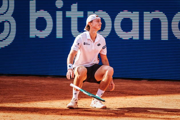 Tennis Männer bitpanda Hamburg Open ATP, Tennis Herren 500 Finale Ignacio Buse (PER) vs. Tommy Paul (USA) 23.05.2026 Ignacio Buse gewinnt das Turnier am Rothenbaum und geht nach dem Matchball vor Freude zu Boden Hamburg Tennisstadion am Rothenbaum Hamburg Deutschland