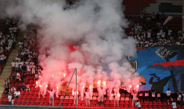 23.05.2026 xmgoodx Offenbach am Main, Stadion Bieberer Berg Hessenpokalfinale 2026 SG Barockstadt Fulda-Lehnerz gegen SV Wehen-Wiesbaden Die Fans von feiern ihre Mannschaft mit Schals, Choreo, Pyrotechnik