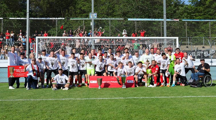 Stuttgart-Degerloch, Fußball Wfv-Pokalfinale Stuttgarter Kickers vs. SG Sonnenhof Großaspach, die SG Sonnenhof Großaspach jubelt über den Sieg