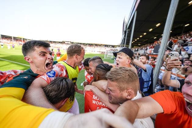 VOLENDAM , 23-05-2026 , Kras Stadium, season 2025 2026 , Dutch Eredivisie Football ,Second leg of the Keuken Kampioen Play-Offs final . Match between FC Volendam and Willem II . Picture shows FC Volendam player Robert Muhren scores the goal but the goal is disallowed Volendam - Willem II (play off)  x203910674x Copyright: