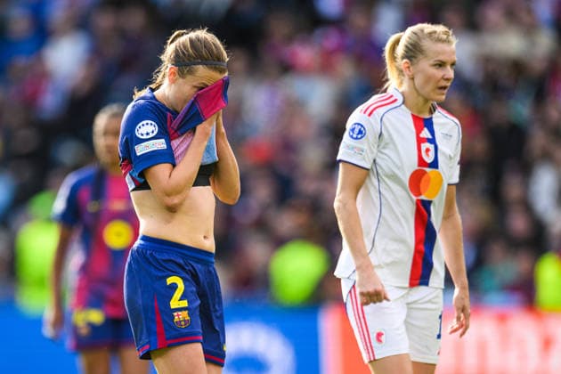260523 Irene Paredes of Barcelona looks dejected and Ada Hegerberg of Lyon during the UEFA Women s Champions League final football match between Barcelona and Lyon on May 23, 2026 in Oslo. Photo: Jon Olav Nesvold BILDBYRAN COP 217 VG0925 bbeng football fotball fotboll soccer champions league finale final final 2026 mesterligaen dam fcb barcelona lyon ol lyonnes Copyright: JONxOLAVxNESVOLD BB260523JE029