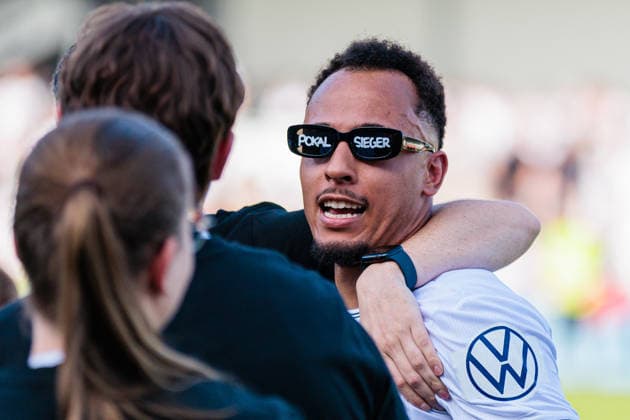 Tobias Knost (SC Verl, 21) jubelt nach dem Sieg im Finale des Krombacher Westfalenpokal GER, SC Verl vs. SF Lotte, Fussball, Westfalenpokal, Finale, Spielzeit 2025 2026, 23.05.2026 DFL Regulations prohibit any use of photographers as image sequences and or quasi-video. GER, SC Verl vs. SF Lotte, Fussball, Westfalenpokal, Finale, Spielzeit 2025 2026, 23.05.2026 Verl Copyright: xEibner-Pressefoto JanxRollingerx EP_JSK