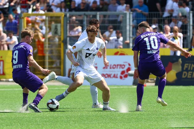 9 Mario Burmester (SC Vorwärts Wacker Billstedt), 22 Moses Magens (HEBC) Fußball I Herren I Lotto Pokal I Saison 2025-2026 I Finale I SC Vorwärts Wacker04 Billstedt - HEBC I 23.05.2026 I Stadion Hoheluft