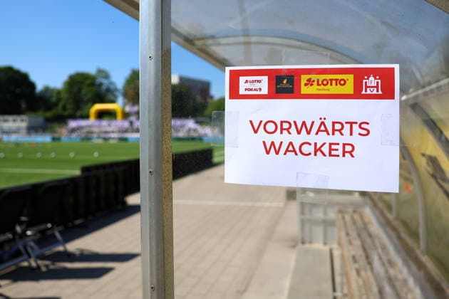 Die Bank des SC Vorwärts Wacker Billstedt beim Hamburger Lottopokalfinale. Fußball I Herren I Lotto Pokal I Saison 2025-2026 I Finale I SC Vorwärts Wacker04 Billstedt - HEBC I 23.05.2026 I Stadion Hoheluft