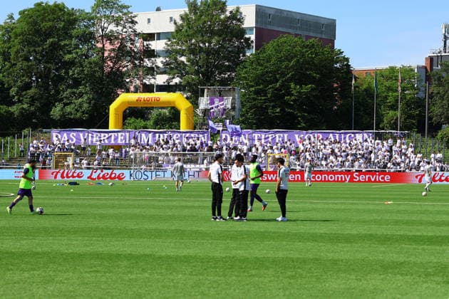Der C-Block im Stadionn Hoheluft von HEBC-Fans eingenommen. Fußball I Herren I Lotto Pokal I Saison 2025-2026 I Finale I SC Vorwärts Wacker04 Billstedt - HEBC I 23.05.2026 I Stadion Hoheluft