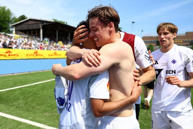 22 Moses Magens (HEBC) bejubelt seinen Treffer zum 1:4 mit seinen Teamkollegen. Fußball I Herren I Lotto Pokal I Saison 2025-2026 I Finale I SC Vorwärts Wacker04 Billstedt - HEBC I 23.05.2026 I Stadion Hoheluft