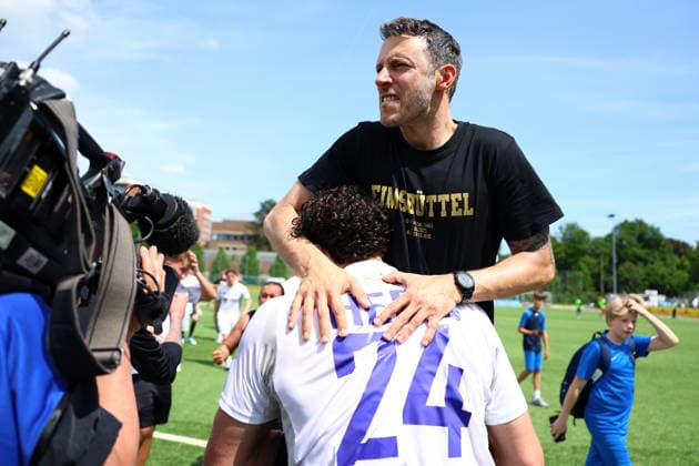 Jan Geist (Co-Trainer, HEBC) bejubelt den Gewinn des Hamburger Lotto-Pokals. Fußball I Herren I Lotto Pokal I Saison 2025-2026 I Finale I SC Vorwärts Wacker04 Billstedt - HEBC I 23.05.2026 I Stadion Hoheluft