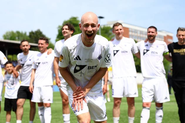 21 Fabian Lemke (HEBC) stimmte Gesänge mit den Fans an. Fußball I Herren I Lotto Pokal I Saison 2025-2026 I Finale I SC Vorwärts Wacker04 Billstedt - HEBC I 23.05.2026 I Stadion Hoheluft
