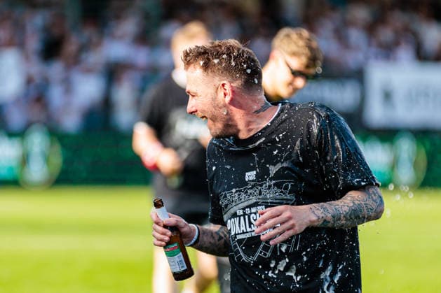 Tobias Strobl (SC Verl, Cheftrainer) jubelt nach dem Sieg im Finale des Krombacher Westfalenpokal GER, SC Verl vs. SF Lotte, Fussball, Westfalenpokal, Finale, Spielzeit 2025 2026, 23.05.2026 DFL Regulations prohibit any use of photographers as image sequences and or quasi-video. GER, SC Verl vs. SF Lotte, Fussball, Westfalenpokal, Finale, Spielzeit 2025 2026, 23.05.2026 Verl Copyright: xEibner-Pressefoto JanxRollingerx EP_JSK