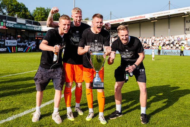 (L-R) Marlon Zacharias (SC Verl, 40), Fabian Pekruhl (SC Verl, 32), Philipp Schulze (SC Verl, 01), Fynn Mueller (SC Verl, Torwarttrainer) jubeln nach dem Sieg im Finale des Krombacher Westfalenpokal GER, SC Verl vs. SF Lotte, Fussball, Westfalenpokal, Finale, Spielzeit 2025 2026, 23.05.2026 DFL Regulations prohibit any use of photographers as image sequences and or quasi-video. GER, SC Verl vs. SF Lotte, Fussball, Westfalenpokal, Finale, Spielzeit 2025 2026, 23.05.2026 Verl Copyright: xEibner-Pressefoto JanxRollingerx EP_JSK