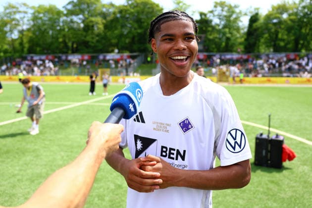 31 Michele Scalzi (HEBC) beim Interview nach dem Gewinn des Lotto-Pokals. Fußball I Herren I Lotto Pokal I Saison 2025-2026 I Finale I SC Vorwärts Wacker04 Billstedt - HEBC I 23.05.2026 I Stadion Hoheluft