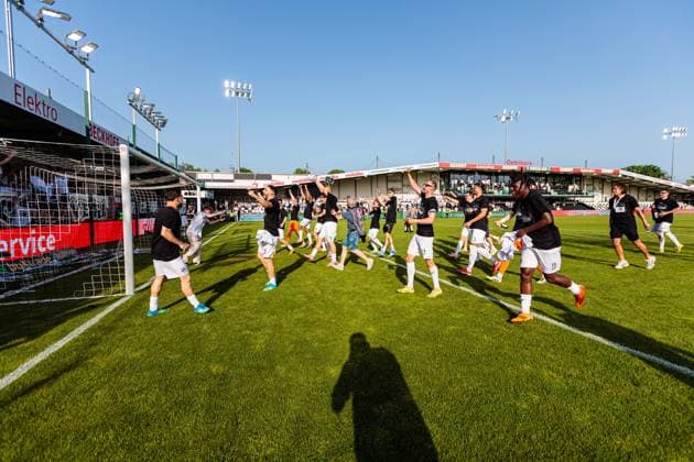 Die Mannschaft von SC Verl jubelt nach dem Sieg im Finale des Krombacher Westfalenpokal GER, SC Verl vs. SF Lotte, Fussball, Westfalenpokal, Finale, Spielzeit 2025 2026, 23.05.2026 DFL Regulations prohibit any use of photographers as image sequences and or quasi-video. GER, SC Verl vs. SF Lotte, Fussball, Westfalenpokal, Finale, Spielzeit 2025 2026, 23.05.2026 Verl Copyright: xEibner-Pressefoto JanxRollingerx EP_JSK