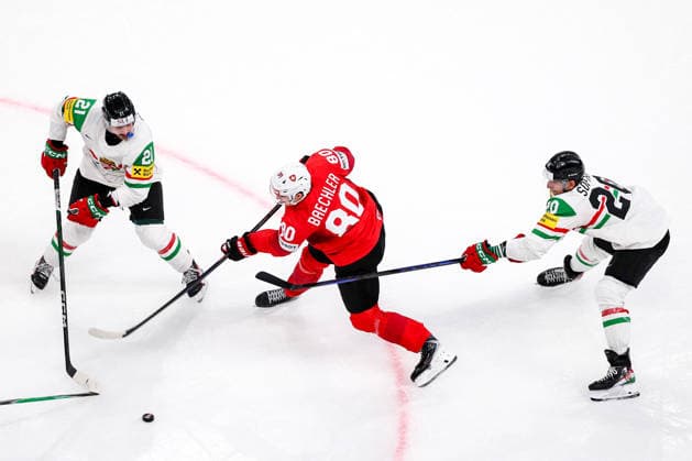 Ice hockey, Eishockey - IIHF WC 2026 ZURICH,SWITZERLAND,23.MAY.26 - ICE HOCKEY - IIHF Ice Hockey World Championship, WM, Weltmeisterschaft 2026, group stage, Switzerland vs Hungary. Image shows Kristof Papp (HUN), Nicolas Baechler (SUI) and Istvan Sofron (HUN).  GEPAxpictures xMaticxKlansek