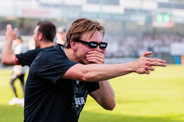 Sport Bilder des Tages Fabian Wessig (SC Verl, 18) jubelt nach dem Sieg im Finale des Krombacher Westfalenpokal GER, SC Verl vs. SF Lotte, Fussball, Westfalenpokal, Finale, Spielzeit 2025 2026, 23.05.2026 DFL Regulations prohibit any use of photographers as image sequences and or quasi-video. GER, SC Verl vs. SF Lotte, Fussball, Westfalenpokal, Finale, Spielzeit 2025 2026, 23.05.2026 Verl *** Fabian Wessig SC Verl, 18 celebrates after winning the final of the Krombacher Westfalenpokal GER, SC Verl vs SF Lotte, Football, Westfalenpokal, Final, Season 2025 2026, 23 05 2026 DFL Regulations prohibit any use of photographers as image sequences and or quasi video GER, SC Verl vs SF Lotte, Football, Westfalenpokal, Final, Season 2025 2026, 23 05 2026 Verl Copyright: xEibner-Pressefoto JanxRollingerx EP_JSK