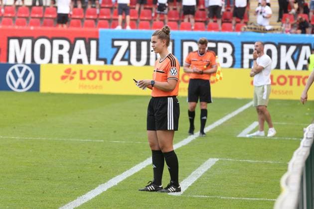 23.05.2026 xmgoodx Offenbach am Main, Stadion Bieberer Berg Hessenpokalfinale 2026 SG Barockstadt Fulda-Lehnerz gegen SV Wehen-Wiesbaden Schiedrichter 4. Offizielle Carolin Lotz .