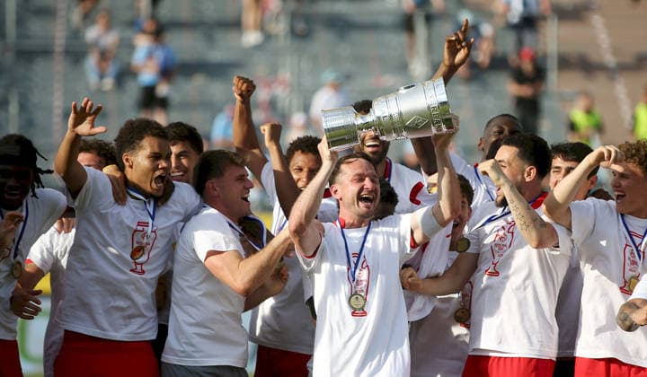23.05.2026, xfsx, Herren, Fussball, Saison 2025 2026, BFV Verbandspokal, Finale: FC Wuerzburger Kickers - TSV 1860 Muenchen v.li.: Toto-Pokal Sieger 2026 FC Wuerzburger Kickers Wuerzburg AKON ARENA Bayern Deutschland