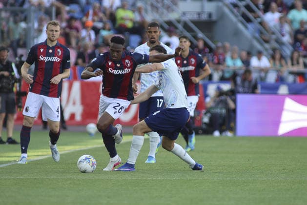 IPA85002893 - Jhon Lucumi of Bologna FC competes for the ball with Francesco Pio Esposito of Inter FC during Bologna FC vs FC Inter, 38th Serie A Enilive 2025-26 game at Renato dall Ara stadium in Bologna (BO), Italy, on May 23, 2026.  Copyright: xDavidexCasentini IPAxSportx xx 85002893